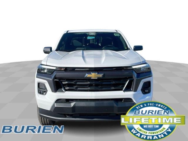 Photo of 2025 Summit White Chevrolet Colorado