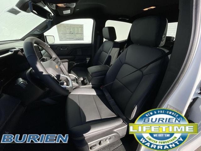 Photo of 2025 Summit White Chevrolet Colorado