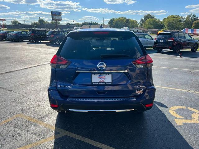 Photo of 2017 Caspian Blue Nissan Rogue