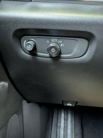 Photo of 2024 Iridescent Pearl Tricoat Chevrolet Traverse