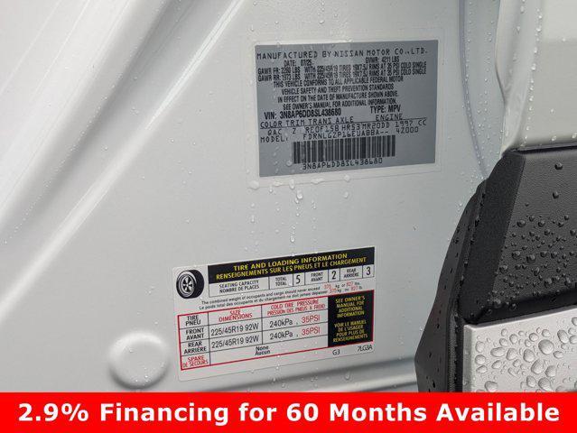 Photo of 2025 Aspen White Tricoat Nissan Kicks