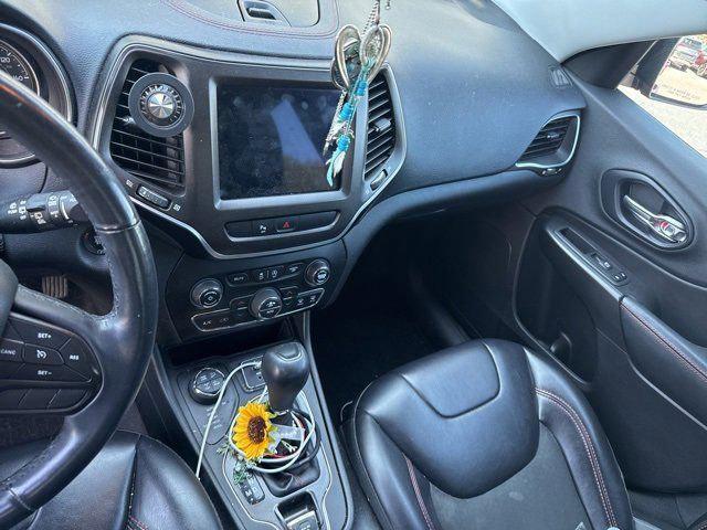 Photo of 2019 Firecracker Red Clearcoat Jeep Cherokee
