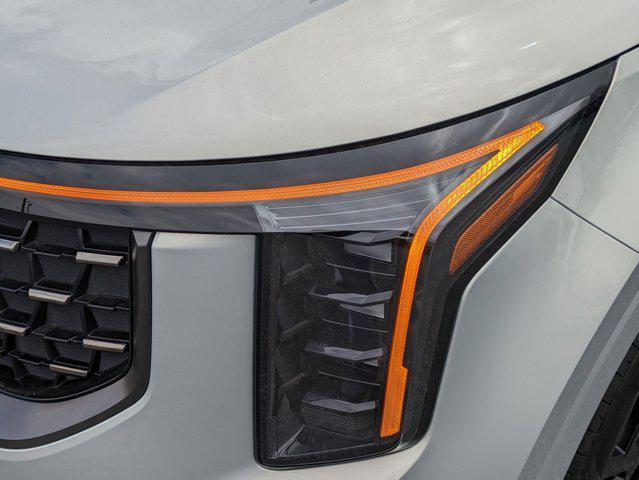Photo of 2025 Ivory Silver Kia Carnival Hybrid