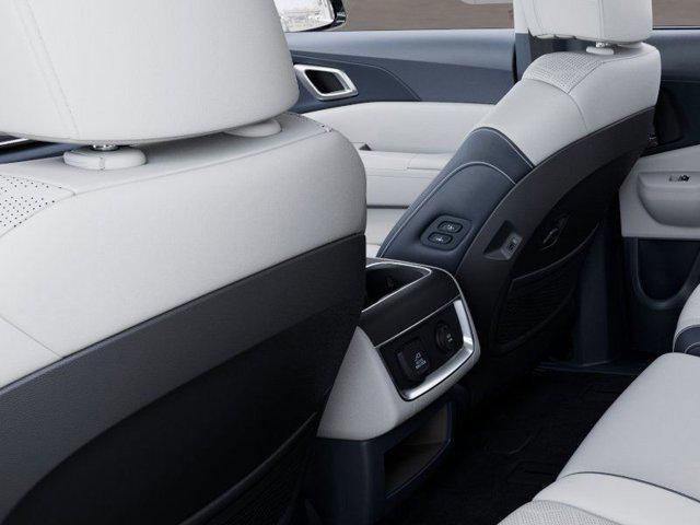 Photo of 2025 Ivory Silver Kia Carnival Hybrid