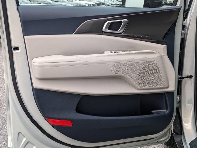 Photo of 2025 Ivory Silver Kia Carnival Hybrid