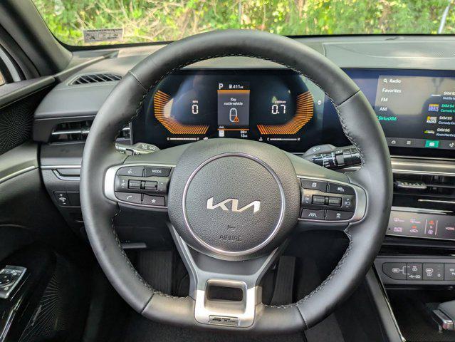 Photo of 2025 Snow White Pearl Kia K5