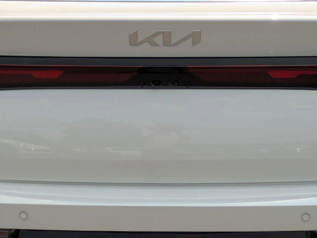 Photo of 2025 Snow White Pearl Kia K5