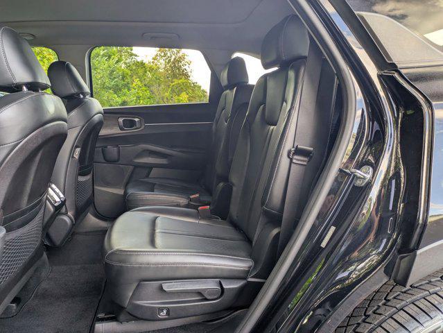 Photo of 2021 Ebony Black Kia Sorento