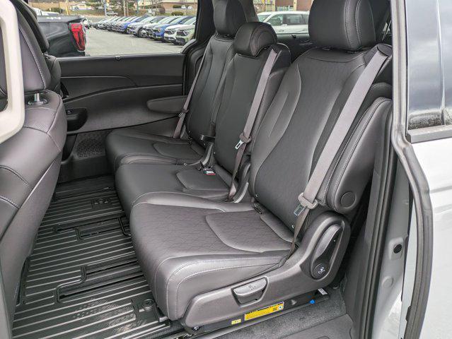 Photo of 2025 Ceramic Silver Kia Carnival Hybrid
