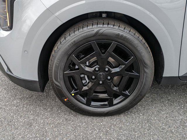 Photo of 2025 Ceramic Silver Kia Carnival Hybrid