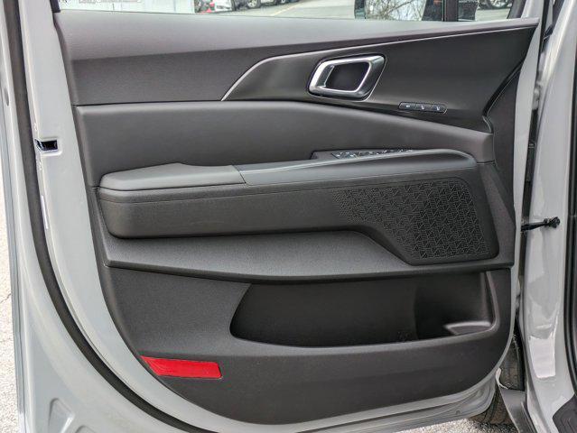 Photo of 2025 Ceramic Silver Kia Carnival Hybrid