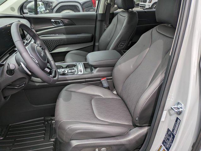 Photo of 2025 Ceramic Silver Kia Carnival Hybrid