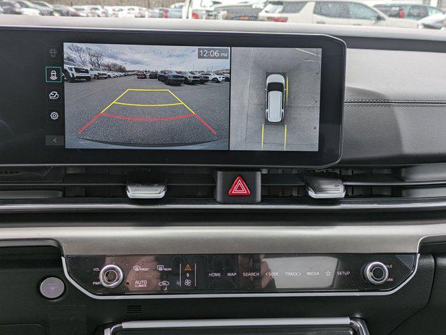 Photo of 2025 Ceramic Silver Kia Carnival Hybrid