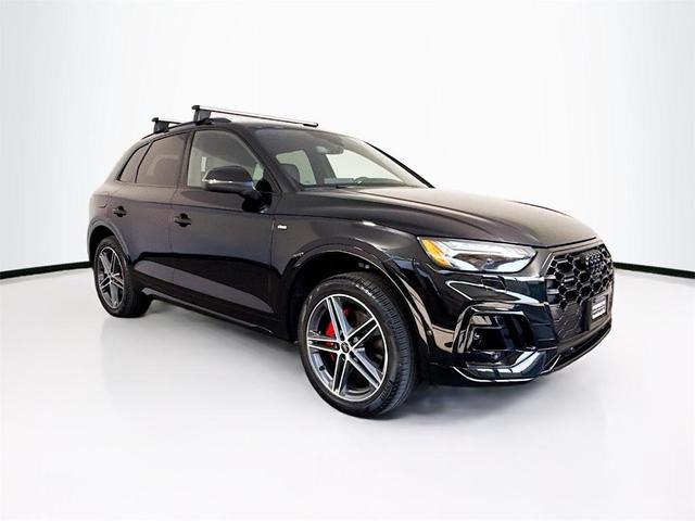 Photo of 2024 Mythos Black Metallic Audi Q5 e