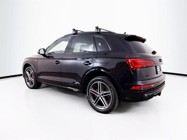 Photo of 2024 Mythos Black Metallic Audi Q5 e