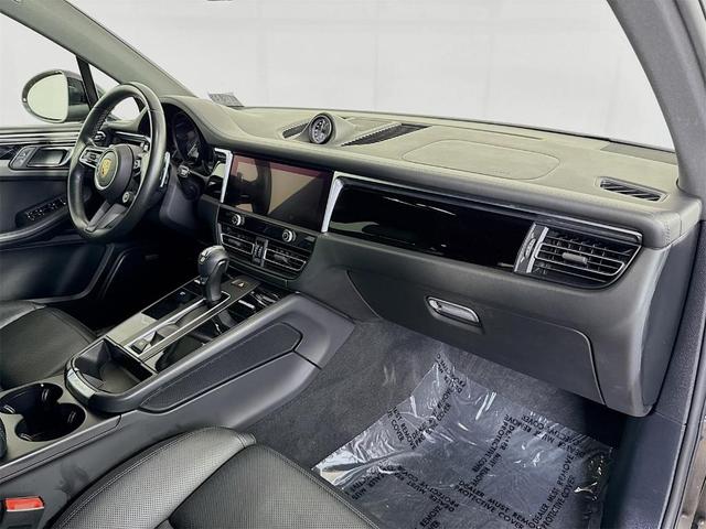 Photo of 2022 Black Porsche Macan