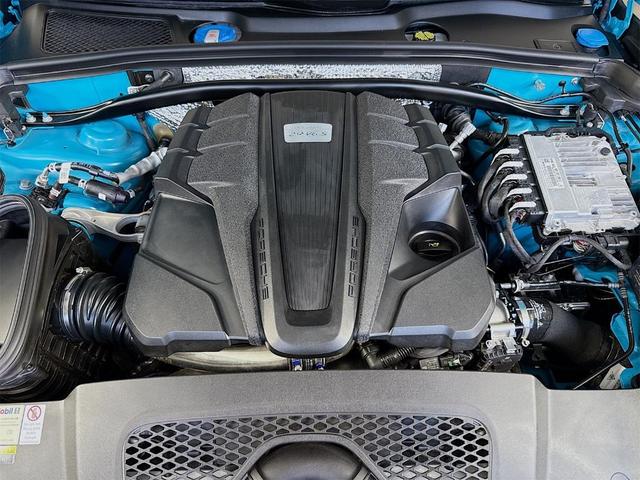 Photo of 2022 Blue Porsche Macan