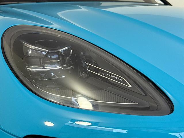Photo of 2022 Blue Porsche Macan