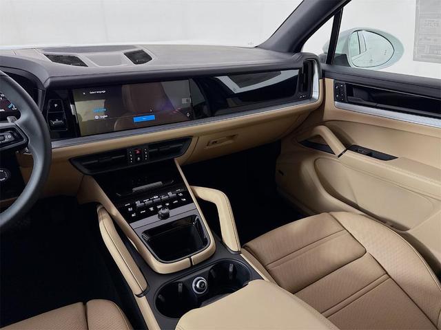Photo of 2025 White Porsche Cayenne