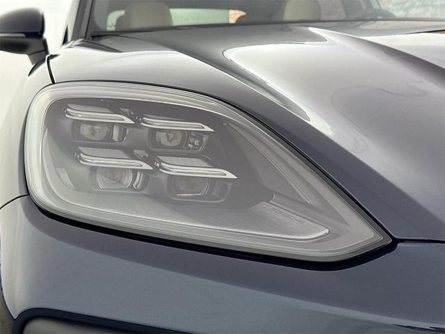 Photo of 2025 Blue Porsche Cayenne