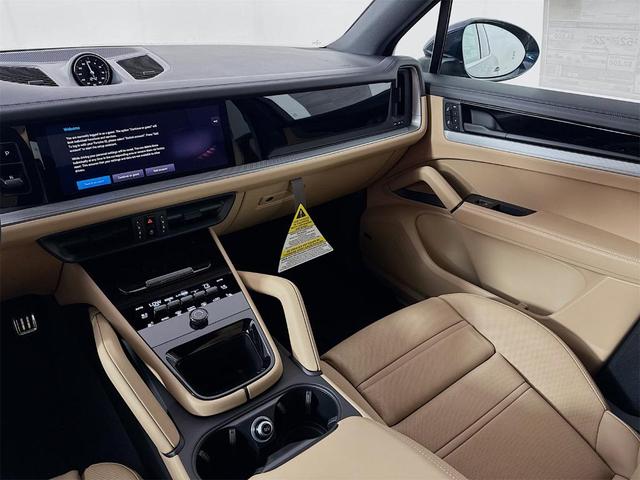 Photo of 2025 Blue Porsche Cayenne