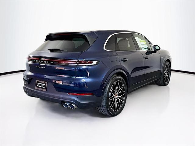 Photo of 2025 Blue Porsche Cayenne