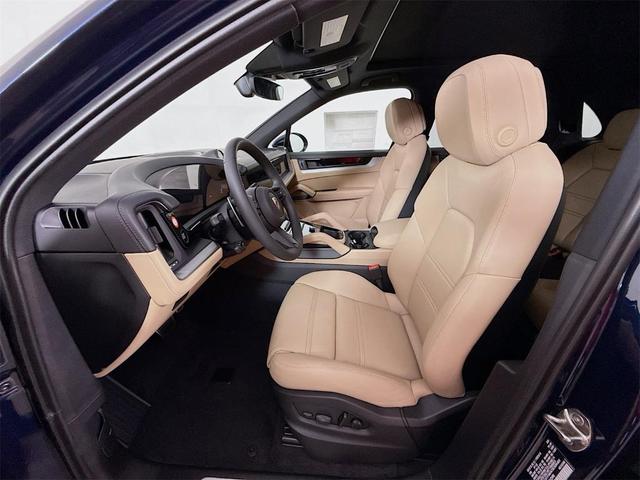 Photo of 2025 Blue Porsche Cayenne
