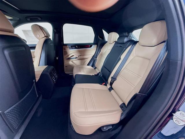 Photo of 2025 Blue Porsche Cayenne
