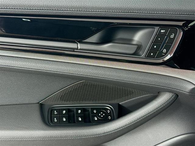 Photo of 2025 Black Porsche Panamera