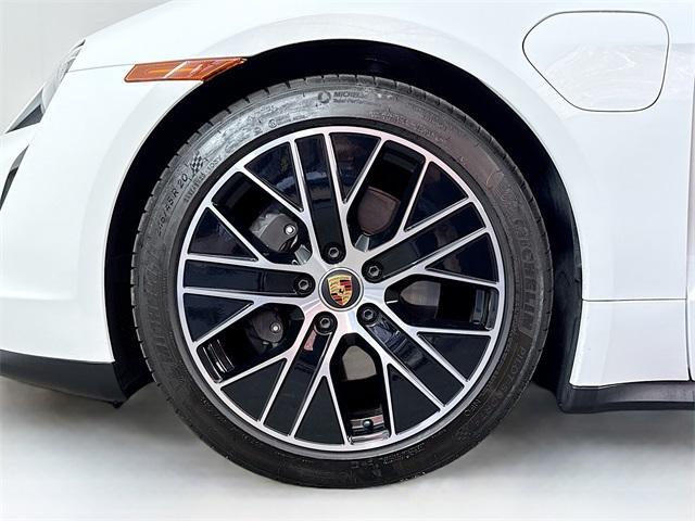 Photo of 2023 White Porsche Taycan