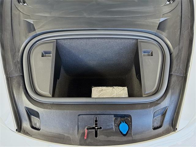 Photo of 2023 White Porsche Taycan