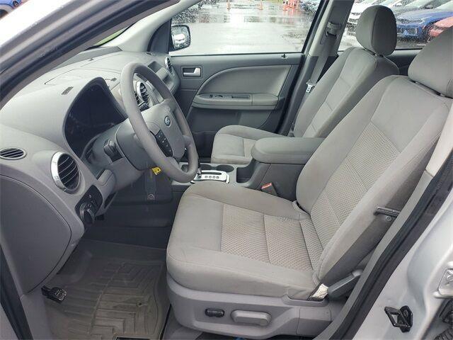Photo of 2005 Silver Frost Clearcoat Metallic Ford Freestyle