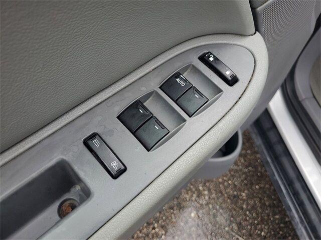 Photo of 2005 Silver Frost Clearcoat Metallic Ford Freestyle