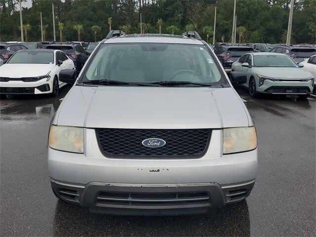 Photo of 2005 Silver Frost Clearcoat Metallic Ford Freestyle