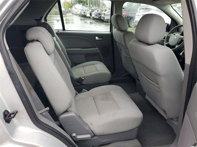 Photo of 2005 Silver Frost Clearcoat Metallic Ford Freestyle