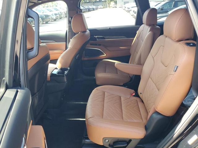 Photo of 2025 Ebony Black Kia Telluride