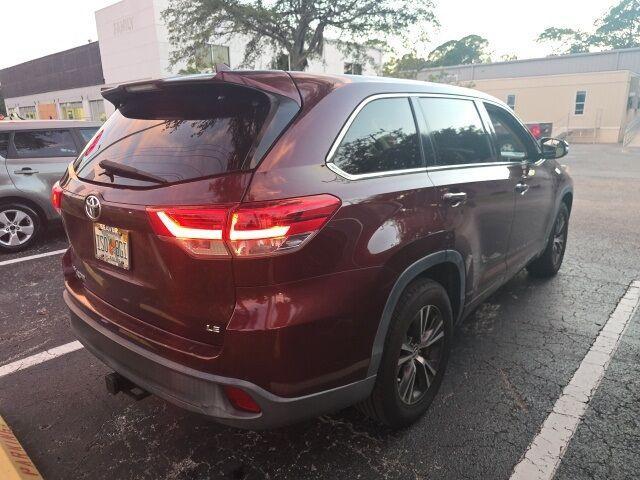 Photo of 2018 Salsa Red Pearl Toyota Highlander