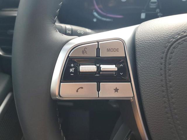 Photo of 2025 Glacial White Pearl Kia Telluride