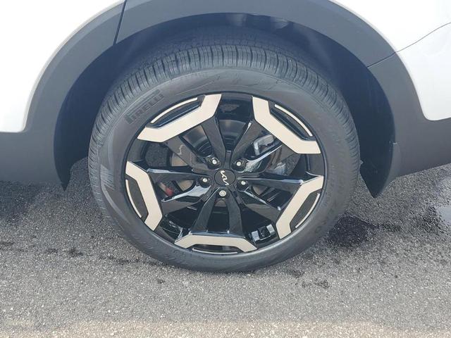 Photo of 2025 Glacial White Pearl Kia Telluride