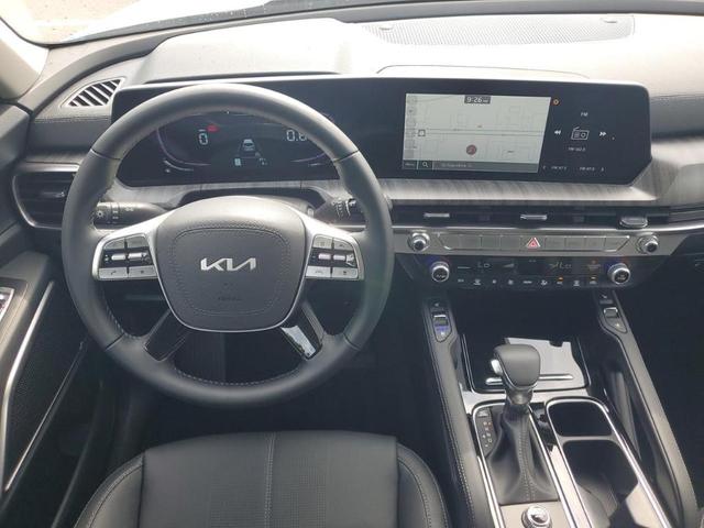 Photo of 2025 Glacial White Pearl Kia Telluride