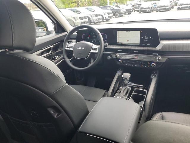 Photo of 2025 Glacial White Pearl Kia Telluride