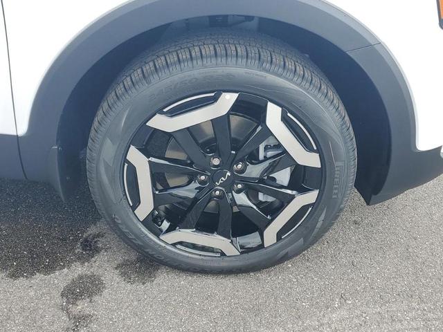 Photo of 2025 Glacial White Pearl Kia Telluride