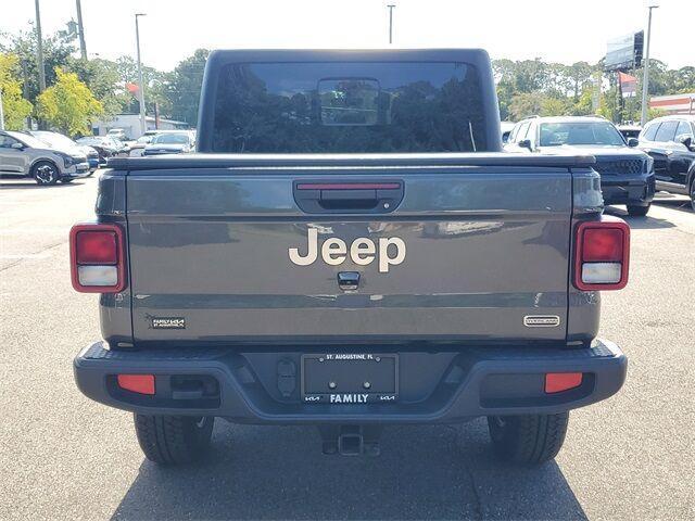Photo of 2022 Granite Crystal Clearcoat Metallic Jeep Gladiator