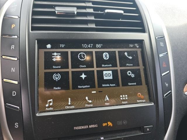 Photo of 2017 Luxe Silver Metallic Lincoln MKC
