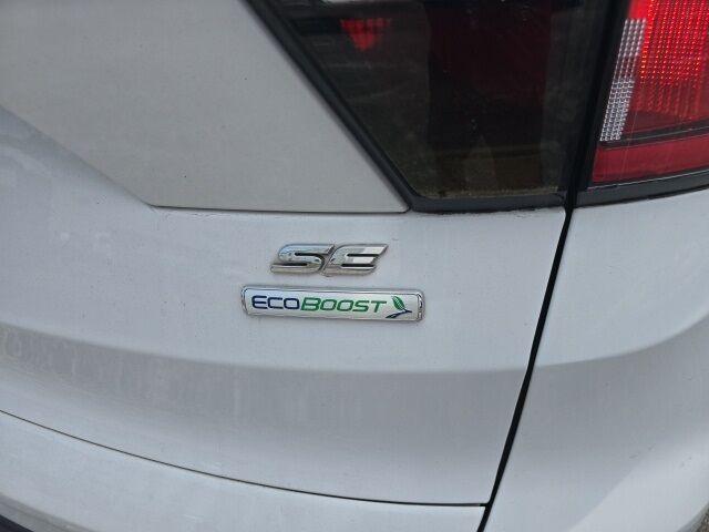 Photo of 2017 Oxford White Ford Escape