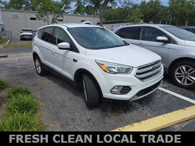 Photo of 2017 Oxford White Ford Escape