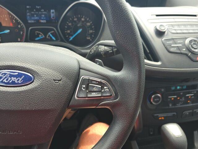 Photo of 2017 Oxford White Ford Escape