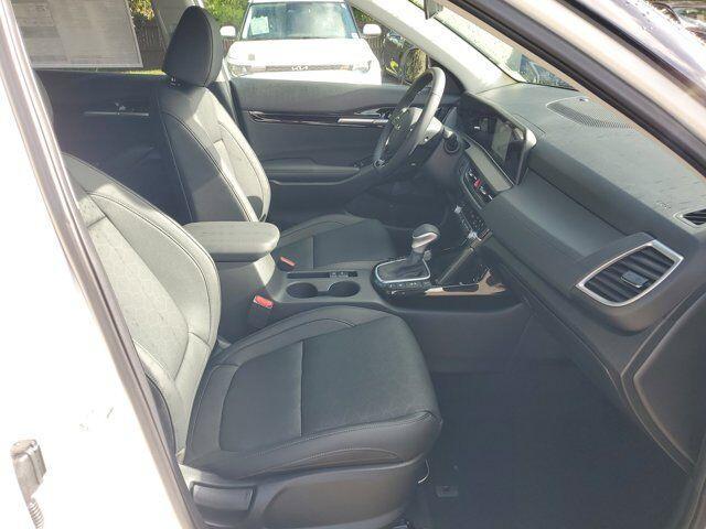 Photo of 2026 Snow White Pearl Kia Seltos