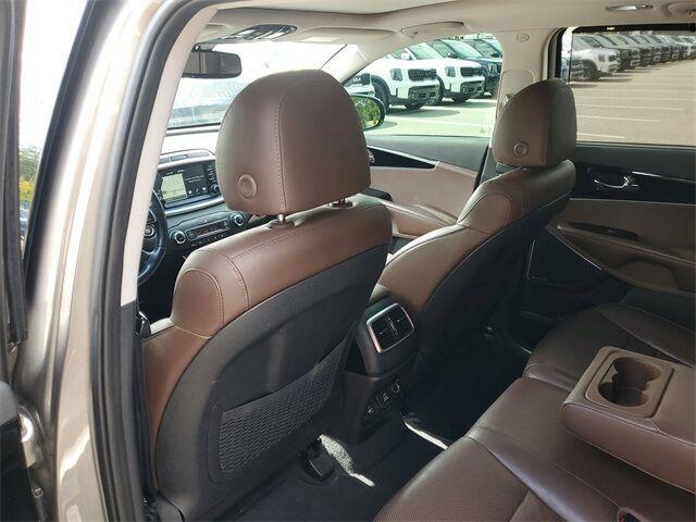 Photo of 2019 Titanium Silver Kia Sorento