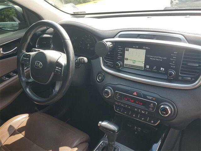 Photo of 2019 Titanium Silver Kia Sorento